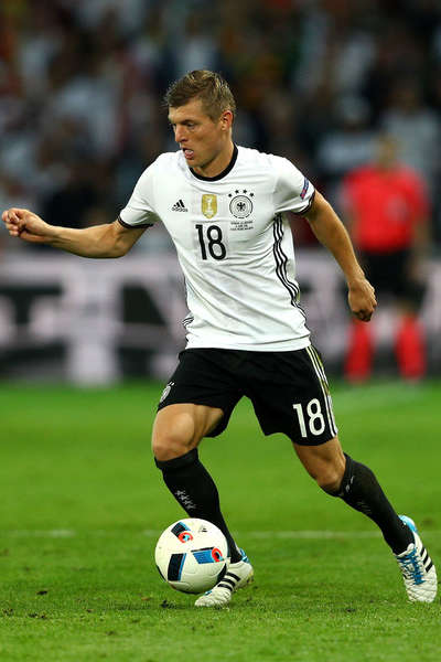 UEFA 16 Starting 11_Centre-Mid-Toni Kroos