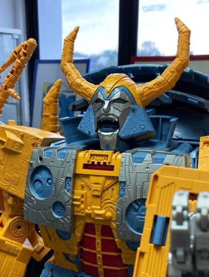 Hasbro-Pulse-Transformers-War-For-Cybertron-Unicron-feature